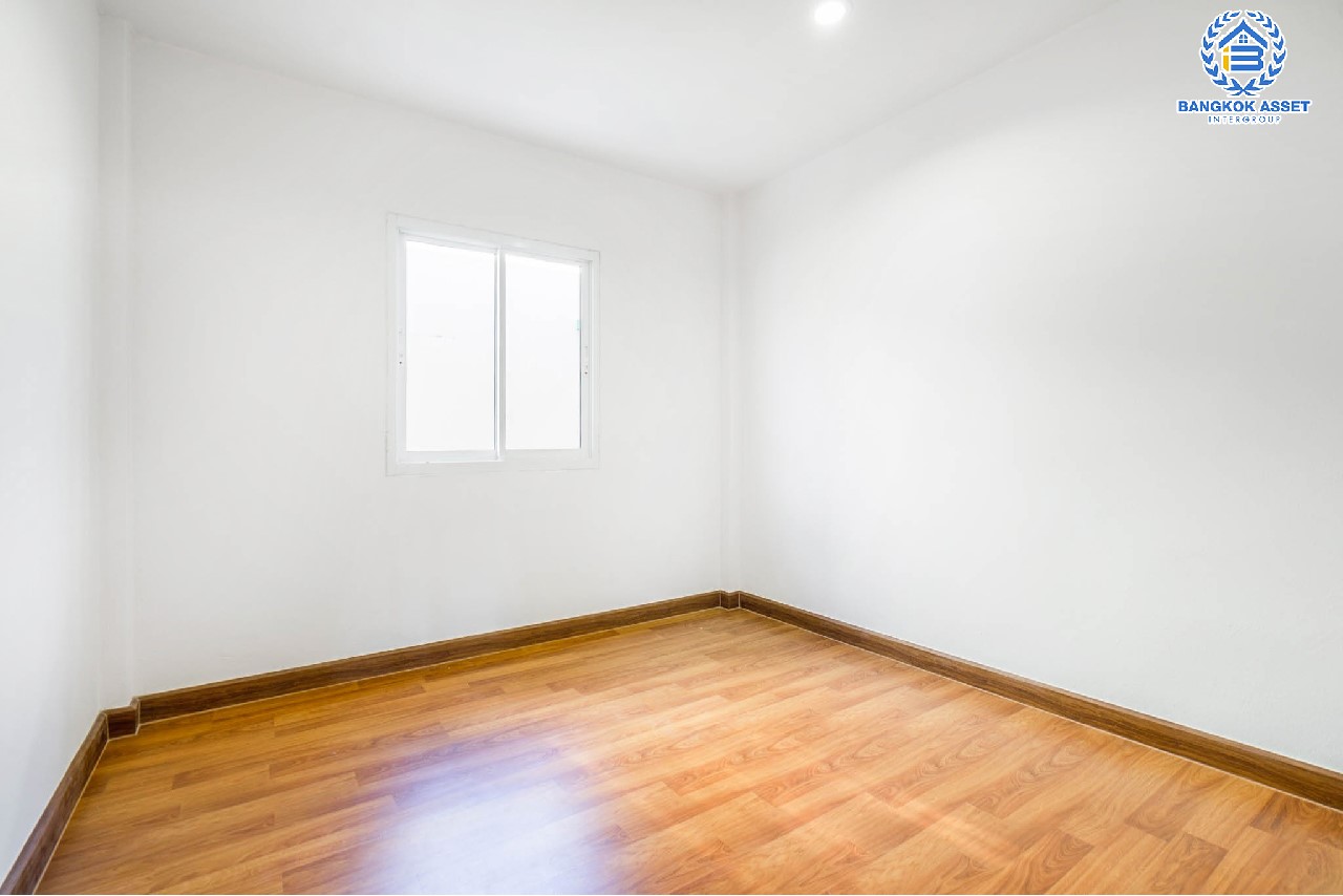 บ้านมือสองตกแต่งใหม่ ม.เปี่ยมสุข2 บางใหญ่-กาญจนาฯ (ซ.วัดพระนอน) หลังมุม หน้ากว้าง ดีไซน์ทันสมัย เนื้อที่ 21.7 ตร.ว. ฟังก์ชัน 3 ห้องนอน 2 ห้องน้ำ บนทำเลศักยภาพ เดินทางสะดวก เข้า-ออกได้หลายเส้นทาง ใกล้เซ็นทรัลเวสต์เกต และรถไฟฟ้า "สถานีตลาดบางใหญ่"...